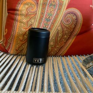 Yeti rambler 12 oz consternation can cooler -  black
